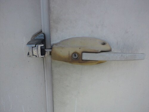 高砂市で大型冷蔵庫　倉庫の鍵修理　20120508