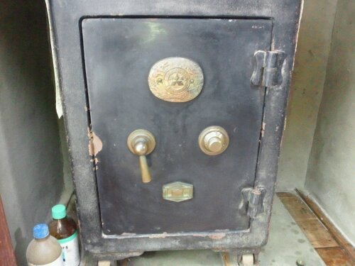 加古川市で古い金庫を開ける　ダイヤル番号の開錠　20111226